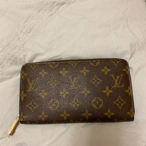 Louis vuitton zippy monogram wallet